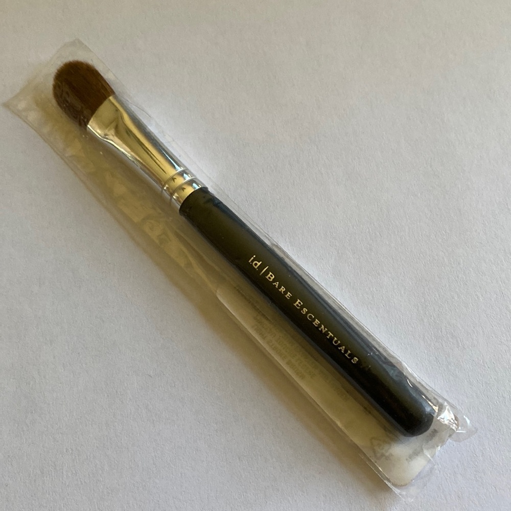 I.d. Bare Escentuals - Light Stroke Brush - 5.25” long- NEW!